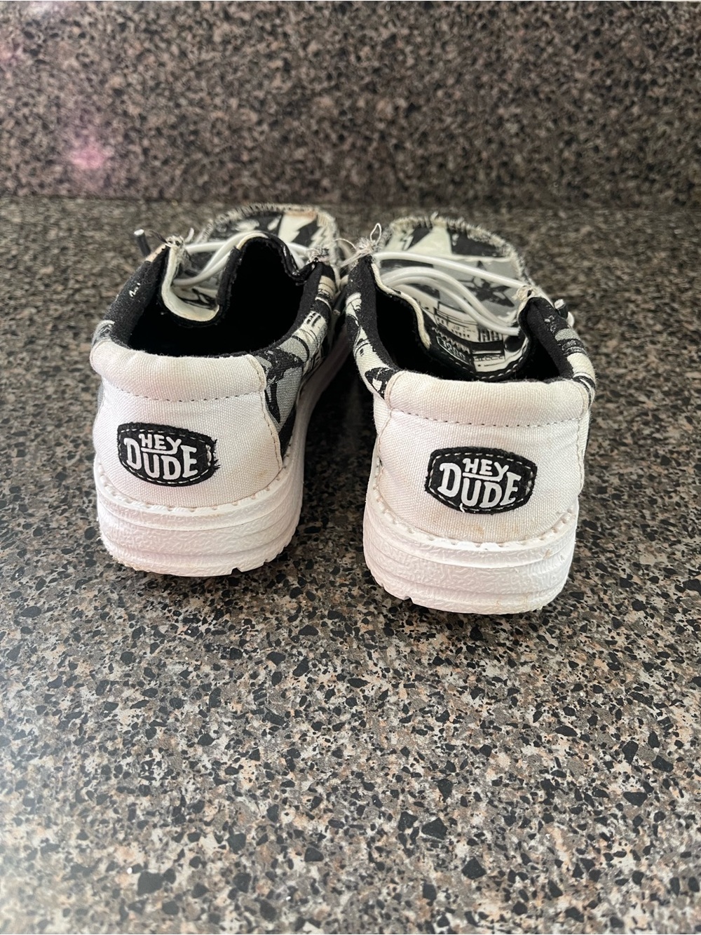 Hey Dude Boys Canvas Graphic Lace-Up Low Top Sneakers Black/White US 11 - Picture 6 of 8